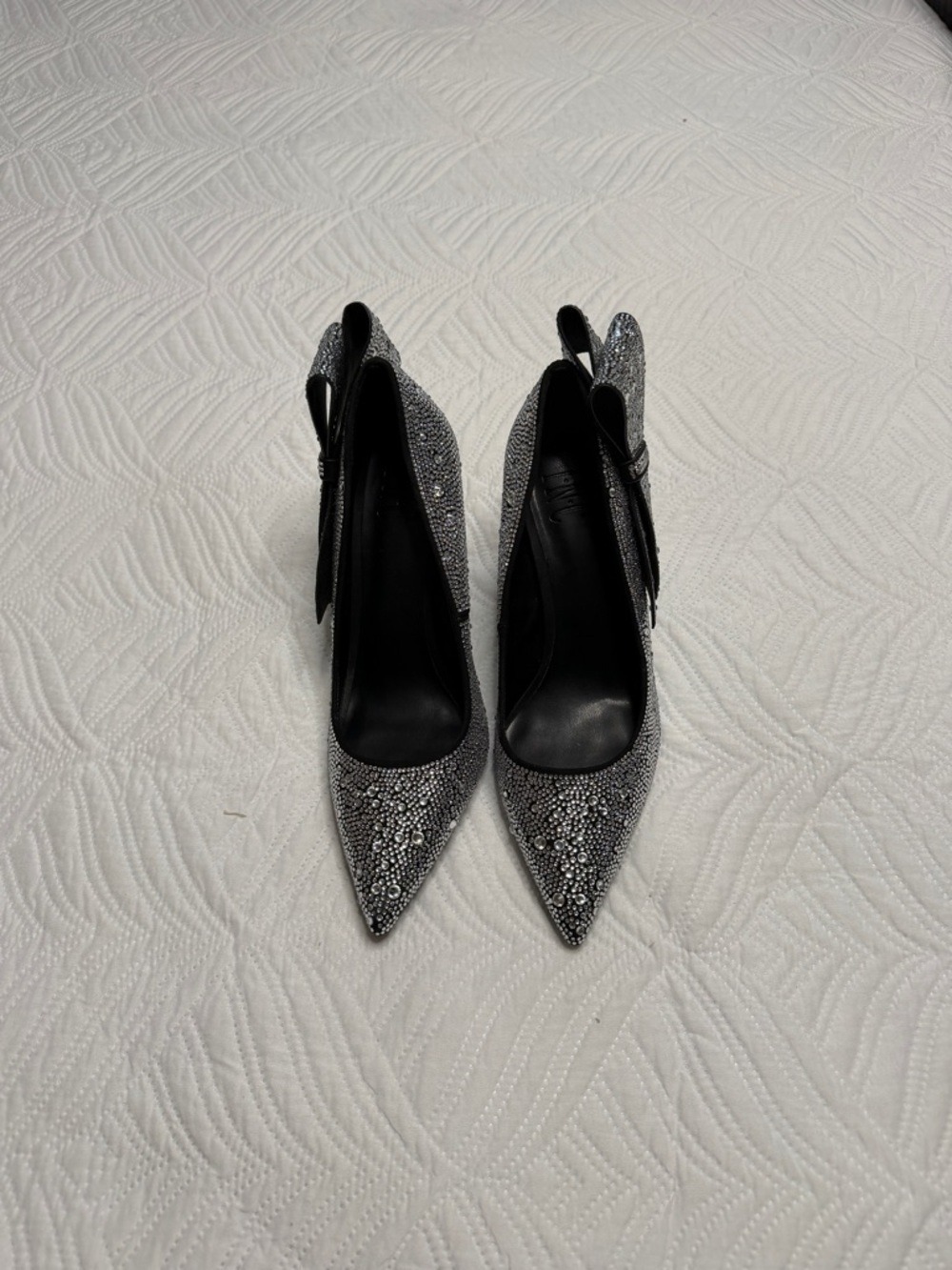 INC International Concepts Women’s Rhinestone Bow Stiletto Heel. Size 8 - Picture 2 of 8